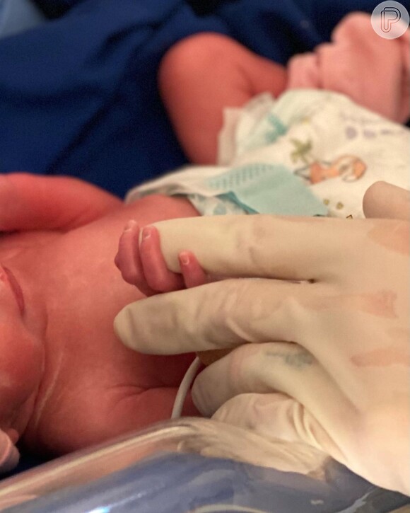 Veja 1ª foto da filha de Alok e Romana Novais após parto prematuro