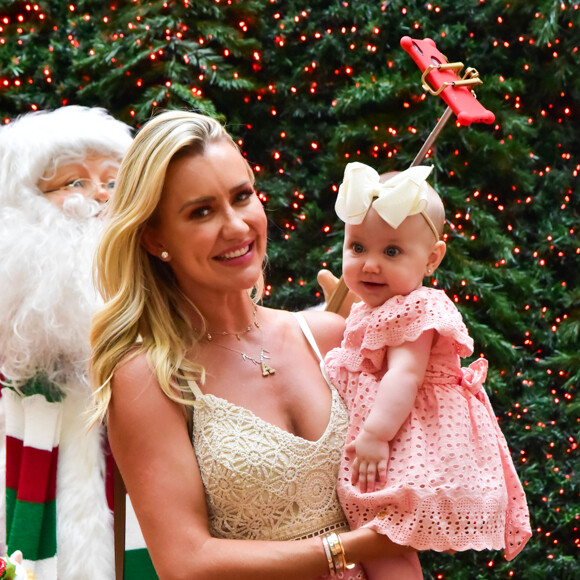 Vicky é filha de Ana Paula Siebert e Roberto Justus, pai também de Luiza, Ricardo, Fabiana e Rafaella