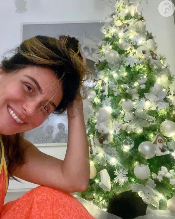 Giovanna Antonelli exibe beleza natural ao posar sem make em foto