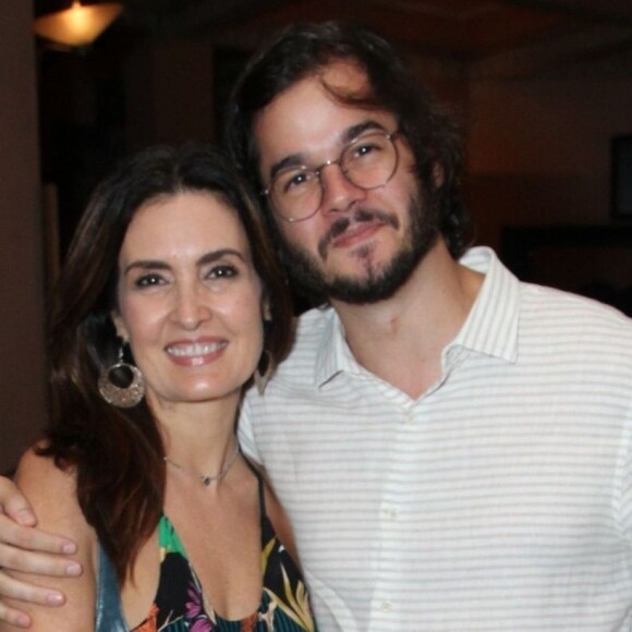 Fátima Bernardes apareceu em foto postada por Túlio Gadêlha após cirurgia de retirada de tumor