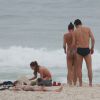 José Loreto exibiu boa forma, na tarde deste sábado (08), na praia da Barra da Tijuca, na Zona Oeste do Rio de Janeiro