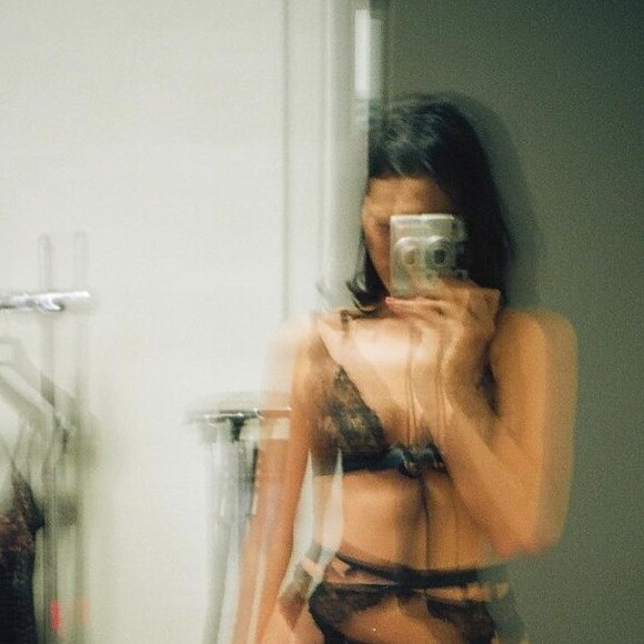Bruna Marquezine adora publicar bastidores de ensaios no Instagram