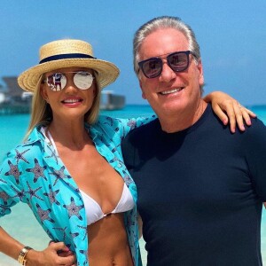 Ana Paula Siebert e Roberto Justus viajaram para as Maldivas em segunda lua de mel