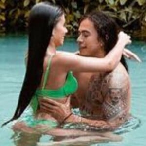 Namorada de Whindersson Nunes exibe tatuagens em foto de biquíni