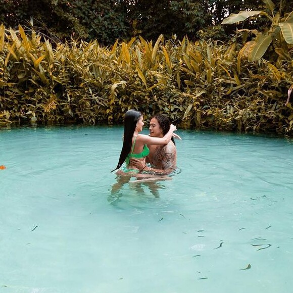 Maria Lina mostra foto de biquíni e ganha elogio de Whindersson Nunes