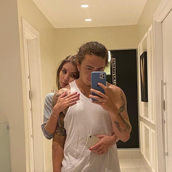 Whindersson Nunes 'baba' pela namorada em foto