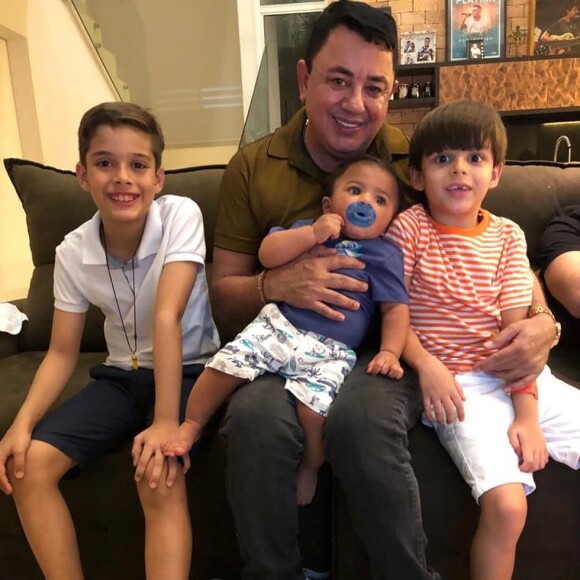 Filhos de Cristiano Araújo se encontram sempre que saem com o avô João Reis