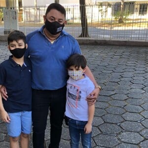 Pai de Cristiano Araújo com os filhos do cantor, João Gabriel e Bernardo