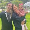 Cesar Tralli posa com Ticiane Pinheiro e filha, Manuella, em aniversário