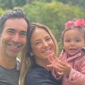 Cesar Tralli posa com Ticiane Pinheiro e filha, Manuella, em aniversário