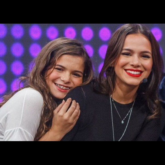 Luana Marquezine dá presente especial para a irmã, Bruna Marquezine,
