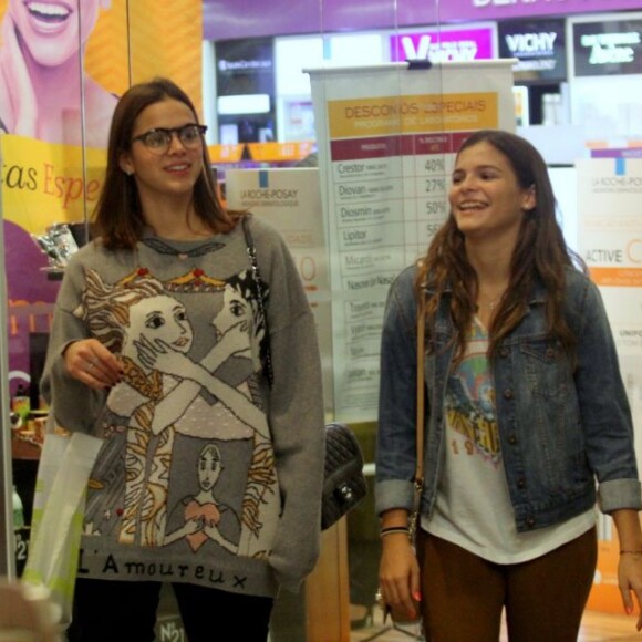 Bruna Marquezine fica impressionada com presente da irmã no Natal