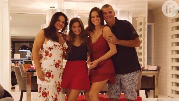 Bruna Marquezine passa Natal com família