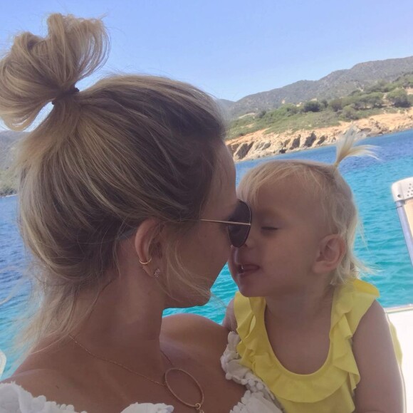 Manuela, filha de Eliana, é sucesso nas redes sociais da mãe famosa