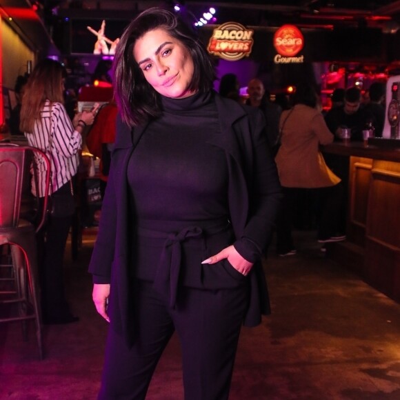 Cleo sofreu ataques nas redes sociais quando ganhou peso