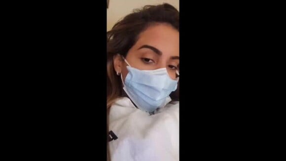 Vídeo: Anitta revela planos de roupa íntima para Ano-Novo