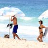 Fernanda Lima e Rodrigo Hilbert curtem praia no Rio e mostram boa forma, nesta segunda-feira, 10 de novembro de 2014