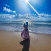 Com filho, Marília Mendonça curtiu dia de praia na Bahia