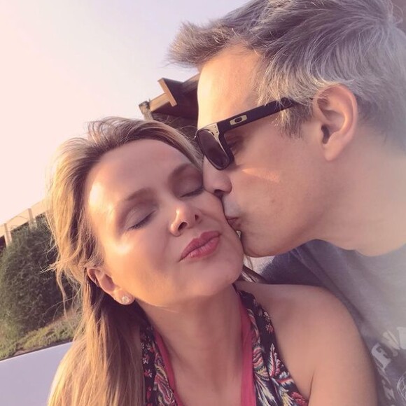 Eliana e o marido, Adriano Ricco, curtiram o Ano-Novo em clima caseiro