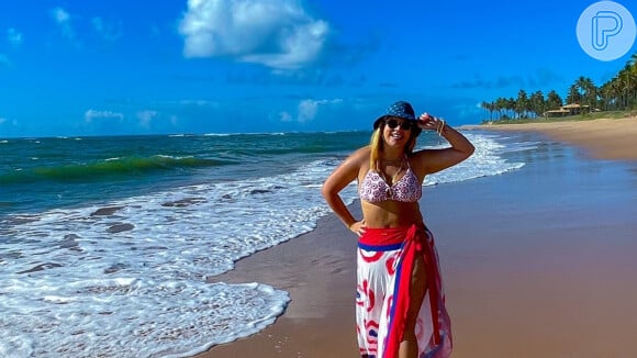 Cropped, bucket hat e mais: Marília Mendonça capricha nas trends de verão em viagem