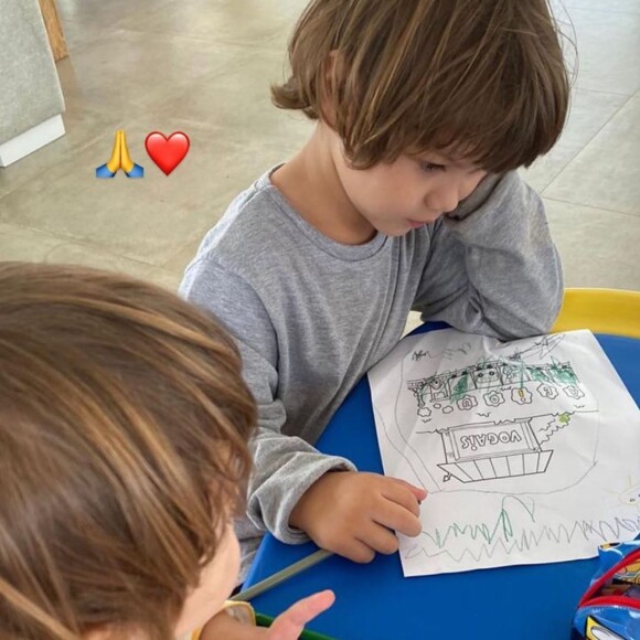 Gusttavo Lima compartilha vários momentos de brincadeira com os filhos, Gabriel e Samuel