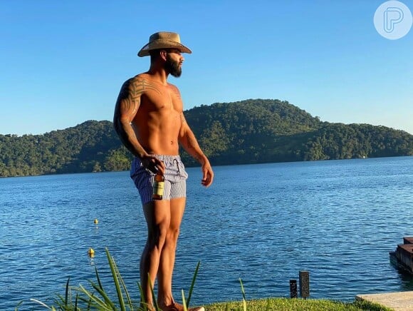 Gusttavo Lima vem exibindo corpo sarado nas redes sociais