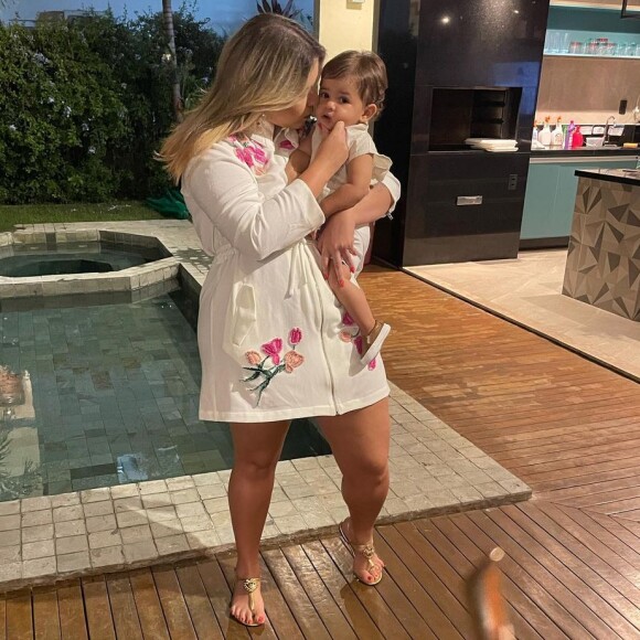 Marília Mendonça já é mãe do pequeno Léo, de 1 ano