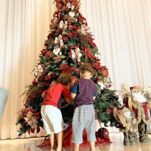 Andressa Suita passou o Natal com os filhos, Gabriel e Samuel