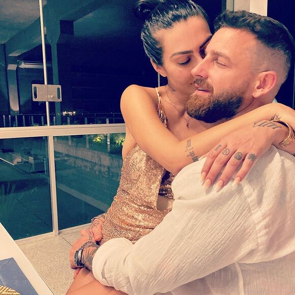 Cleo está namorando o modelo Leandro D'Lucca