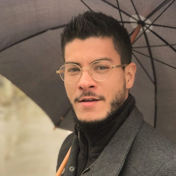 Arthur Aguiar não teria decorado o texto do seu personagem, José de Egito, conforme o roteiro de gravações dele previa