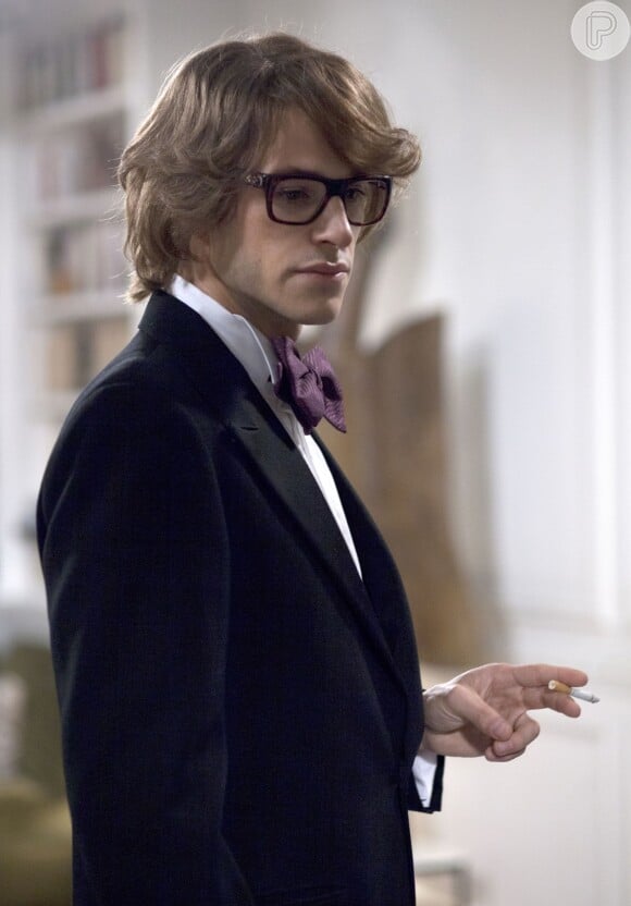 Gaspard Ulliel viu entrevistas de Yves Saint Laurent para pegar os trejeitos do estilista