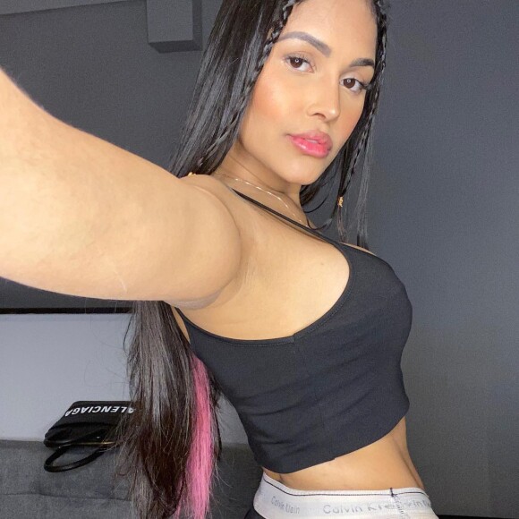 Flayslane tinha adotado 10 cm de mega-hair antes de transformação
