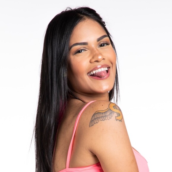 Flayslane faz mudança radical e adota cabelo curto