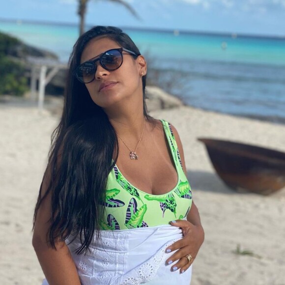 Simone, da dupla com Simaria, contou como está sendo a sua gravidez
