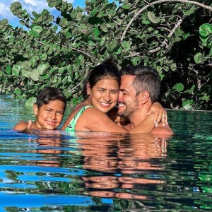 Simone, da dupla com Simaria, está com a família nos EUA