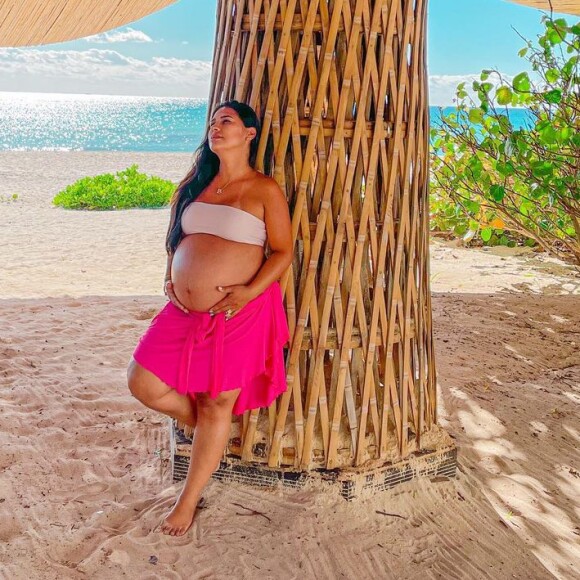 Simone, da dupla com Simaria, está grávida de Zaya