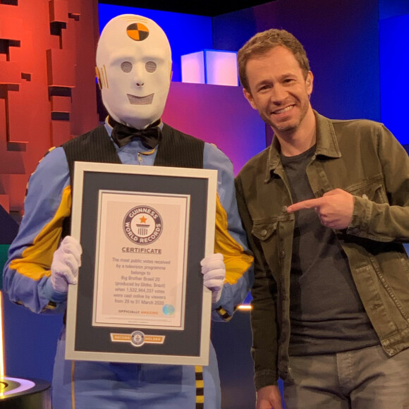 Tiago Leifert continua como apresentador no 'BBB21'