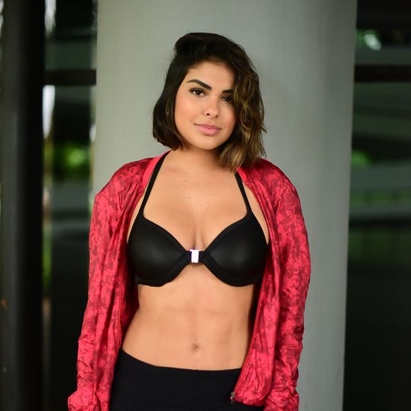 Ex-BBB Munik Nunes mostra resultado de lipo LAD em ensaio fotográfico
