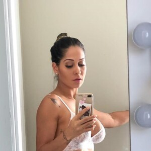 Mayra Cardi  conta segredo de bumbum durinho