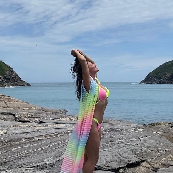 Corpo de Giovanna Antonelli em biquíni é elogiado em foto