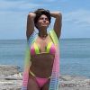 Giovanna Antonelli posa de biquíni em praia