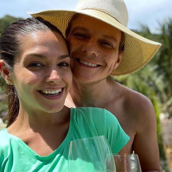 Thais Fersoza e Michel Teló curtiram momentos romântico durante viagem em família