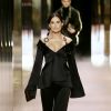 Demi Moore foi destaque no desfile da Fendi Haute Couture em Paris