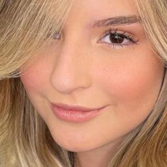 Sophia Valverde muda visual e fica loira!