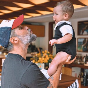 Bruno Gagliasso comemora seis meses do filho Zyan: 'Nesses seis meses eu sou outra pessoa. Uma pessoa melhor porque você está aqui. Te amo, filho'