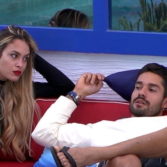 Após saída de Lucas Penteado, Arcrebiano se tornou aliado de Sarah, Gilberto e Juliette no 'BBB 21'. O modelo foi eliminado após enfrentá-los no Paredão