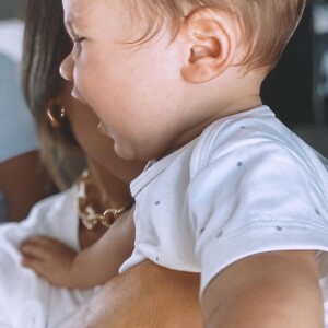 Filho caçula de Giovanna Ewbank e Bruno Gagliasso, Zyan viajou pela 1ª vez de avião em família