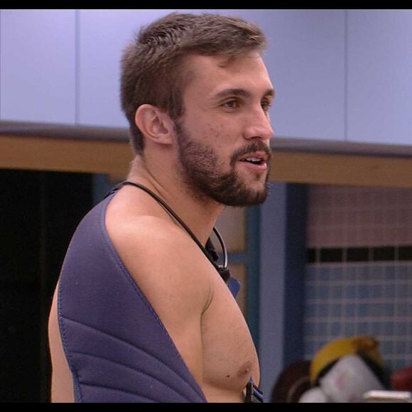 'BBB 21': Arthur lamenta falta de aceitação dos brothers