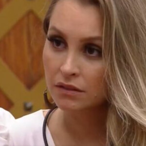 'BBB 21': Carla Diaz repreende Arthur por 'piti na hora errada'. 'Quantos anos você tem?'