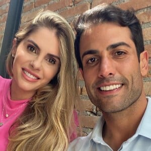 Bárbara Evans e Gustavo Theodoro casaram no civil na pandemia e compartilharam cerimônia em live aos familiares e amigos